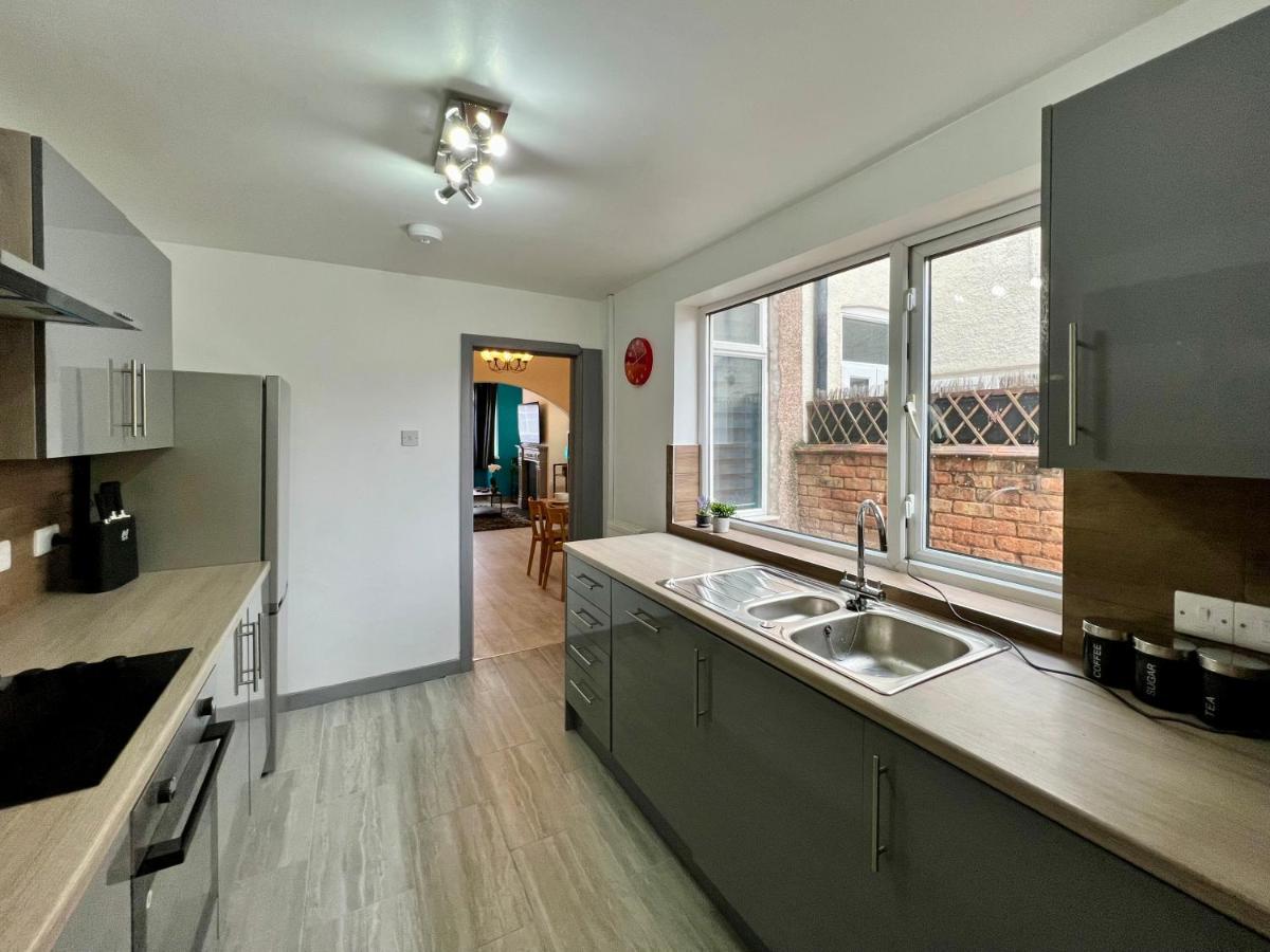Bramhall House - Great For Contractors Or Family Holidays Клийторпс Екстериор снимка