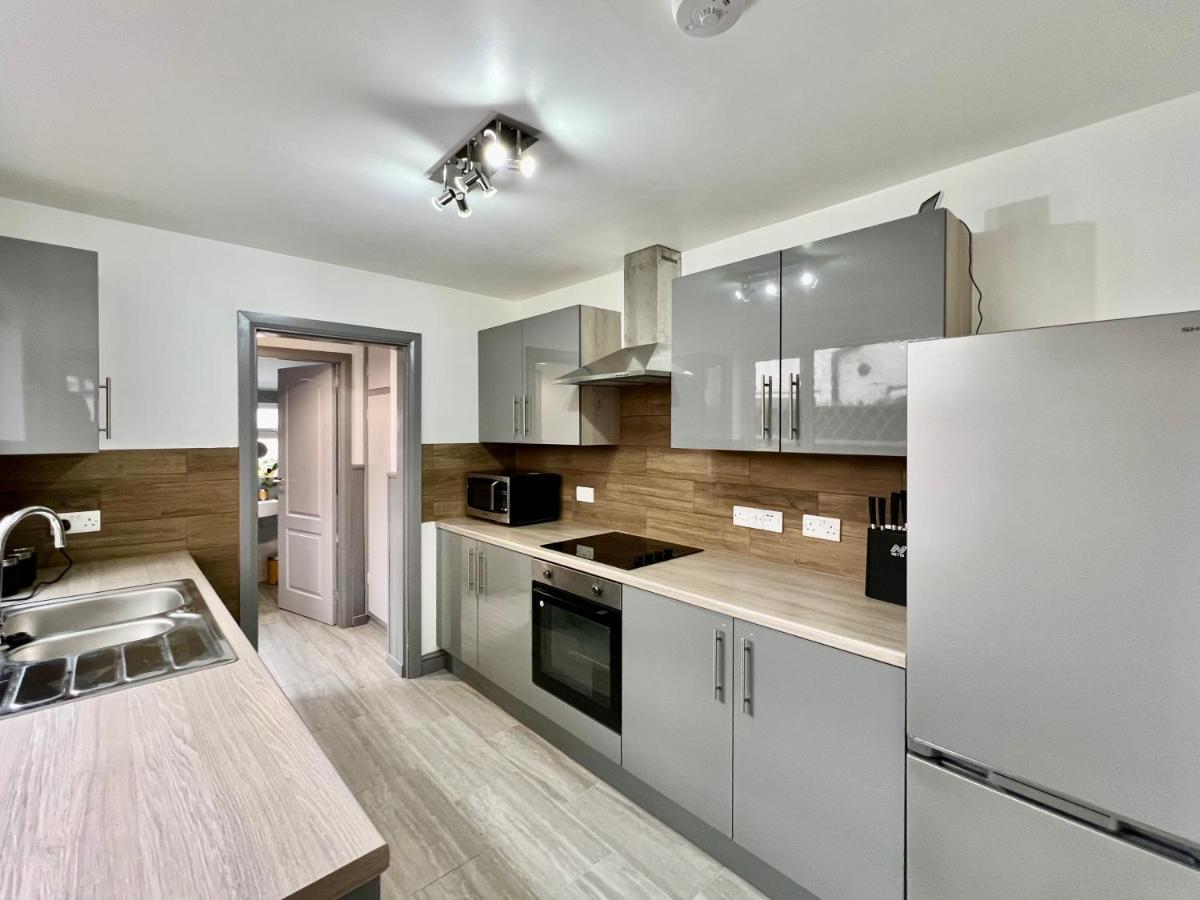 Bramhall House - Great For Contractors Or Family Holidays Клийторпс Екстериор снимка