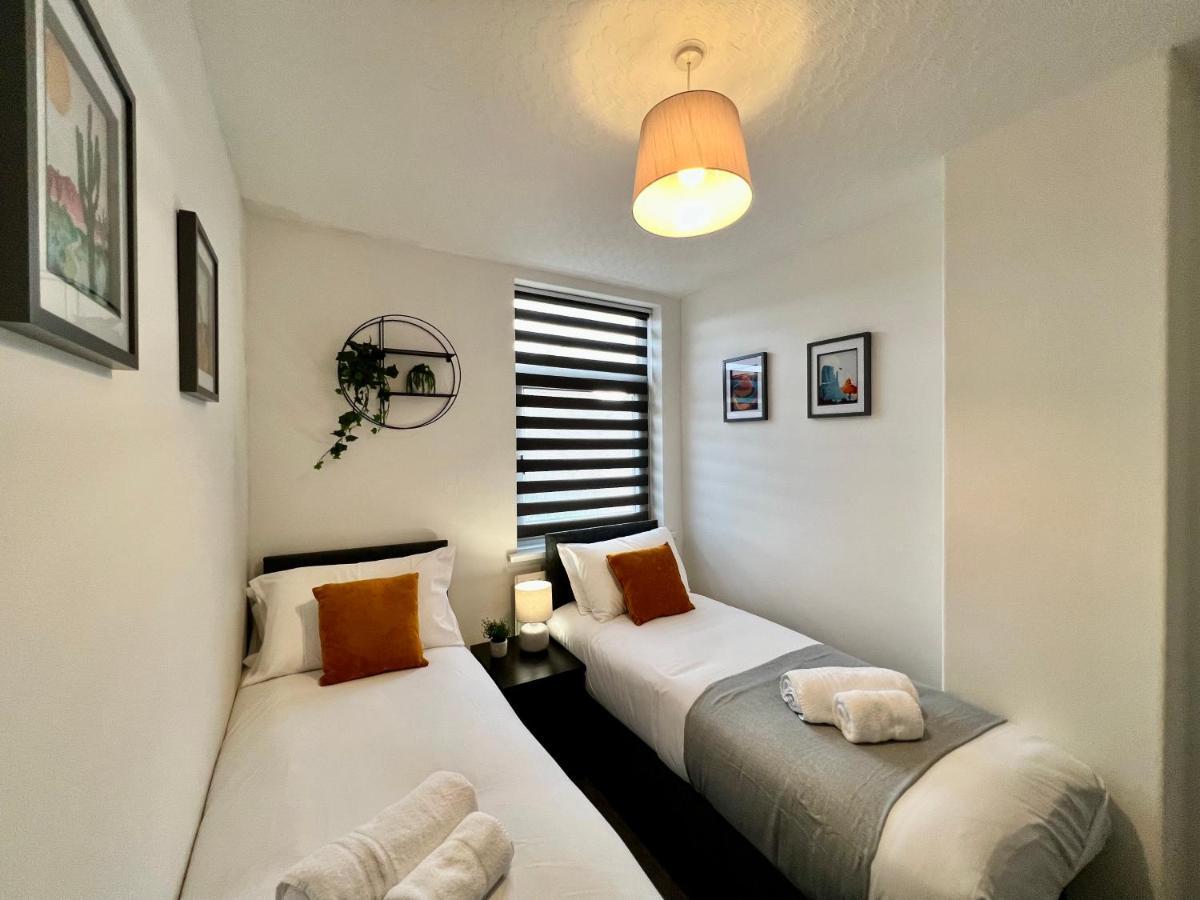 Bramhall House - Great For Contractors Or Family Holidays Клийторпс Екстериор снимка