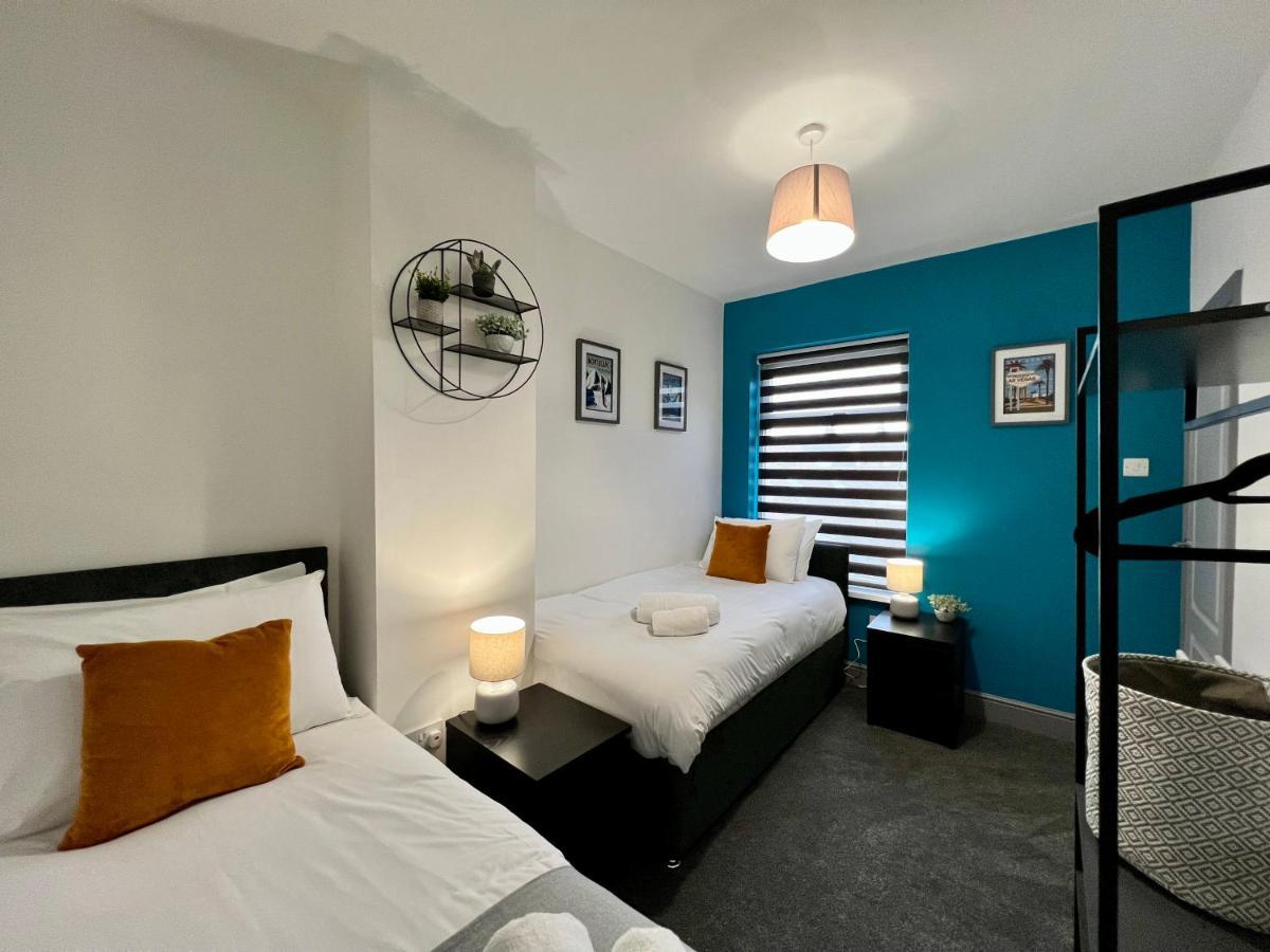 Bramhall House - Great For Contractors Or Family Holidays Клийторпс Екстериор снимка