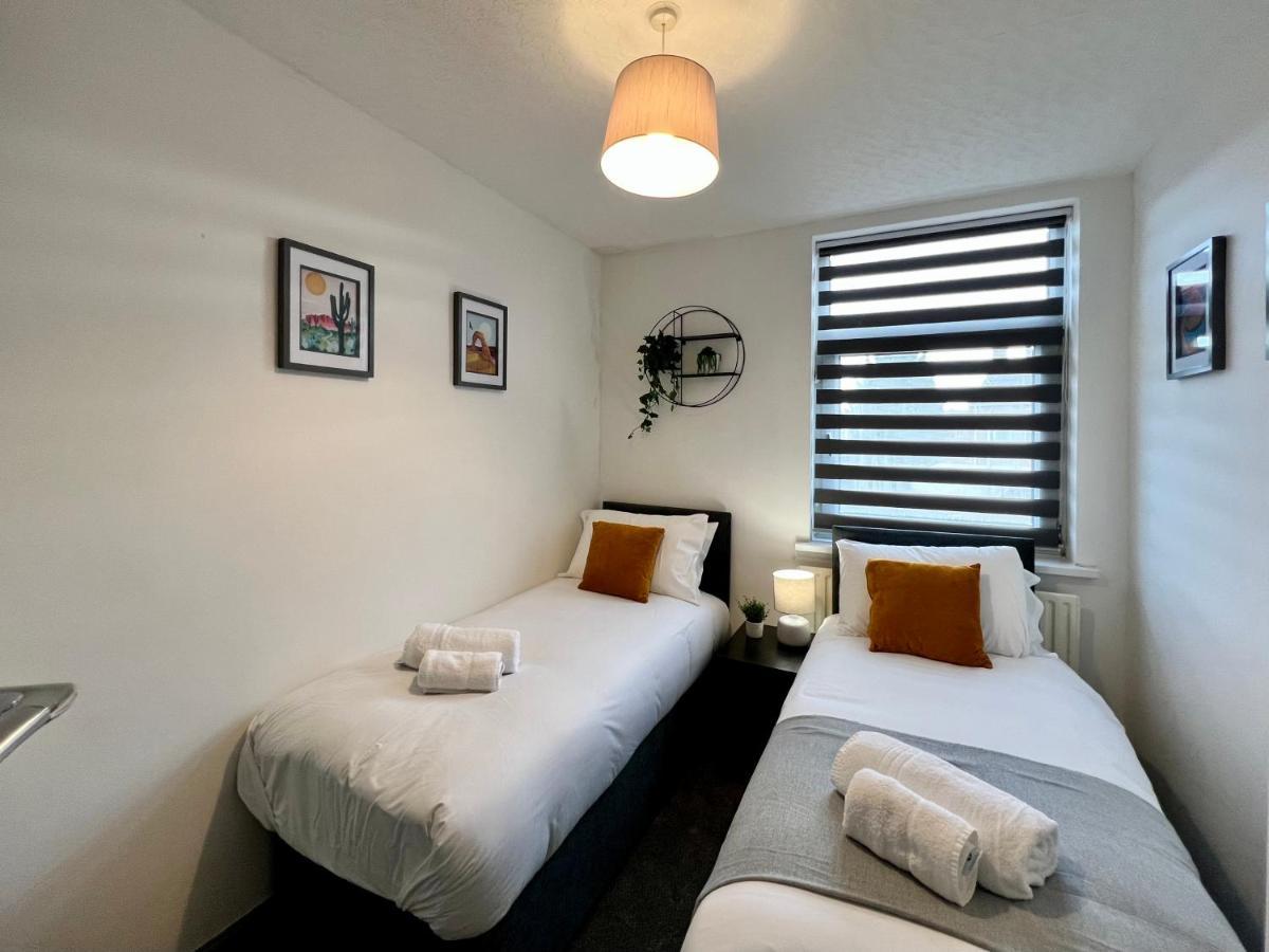 Bramhall House - Great For Contractors Or Family Holidays Клийторпс Екстериор снимка