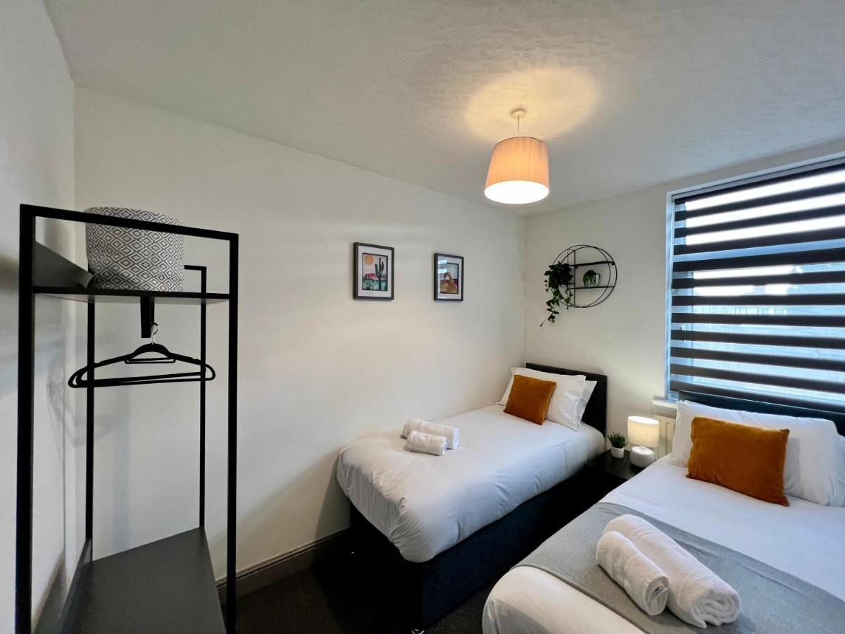 Bramhall House - Great For Contractors Or Family Holidays Клийторпс Екстериор снимка