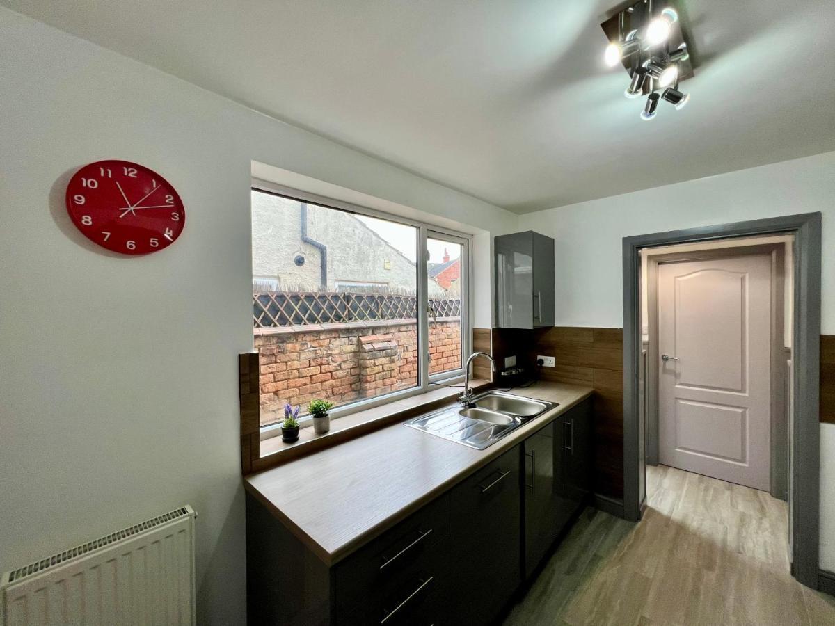 Bramhall House - Great For Contractors Or Family Holidays Клийторпс Екстериор снимка