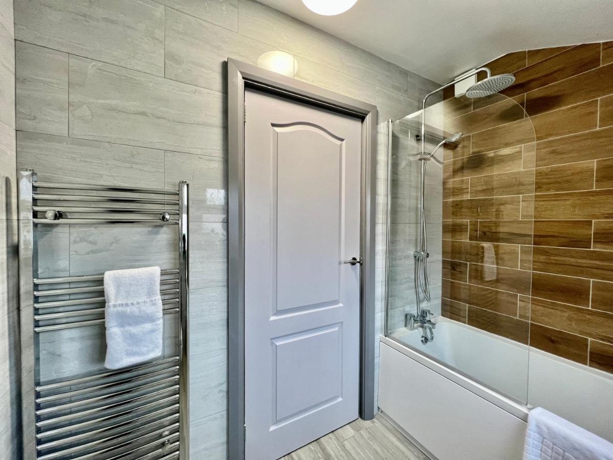 Bramhall House - Great For Contractors Or Family Holidays Клийторпс Екстериор снимка